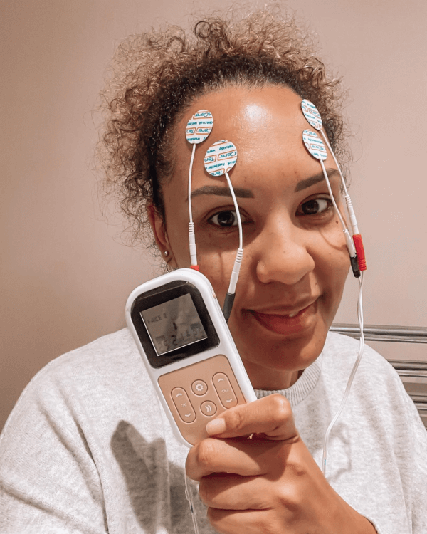 „Uniglo” EMS ir mikrosrovių prietaisas, 1 vnt.