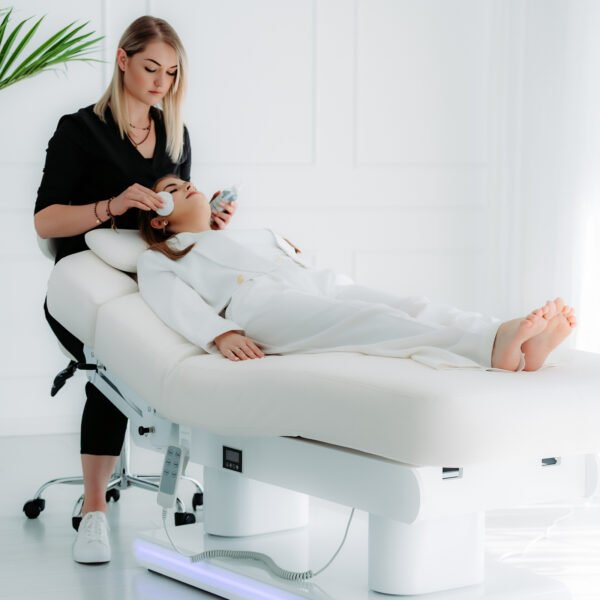 Elektrinis kosmetologinis gultas „Eterna Gentle Flex”